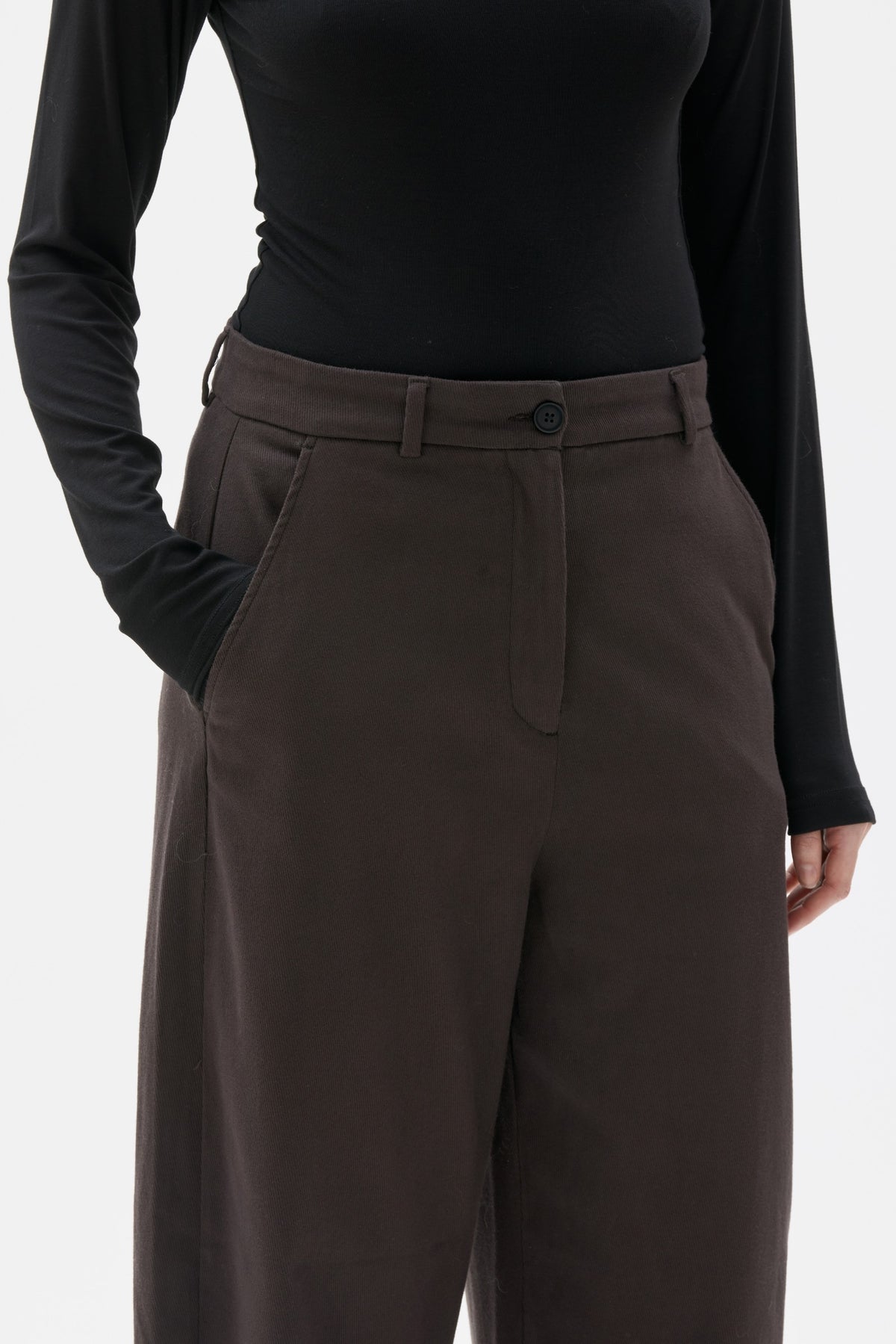 Maska Nona curved trousers in Morel Brown, detail | NAHARA Mendocino