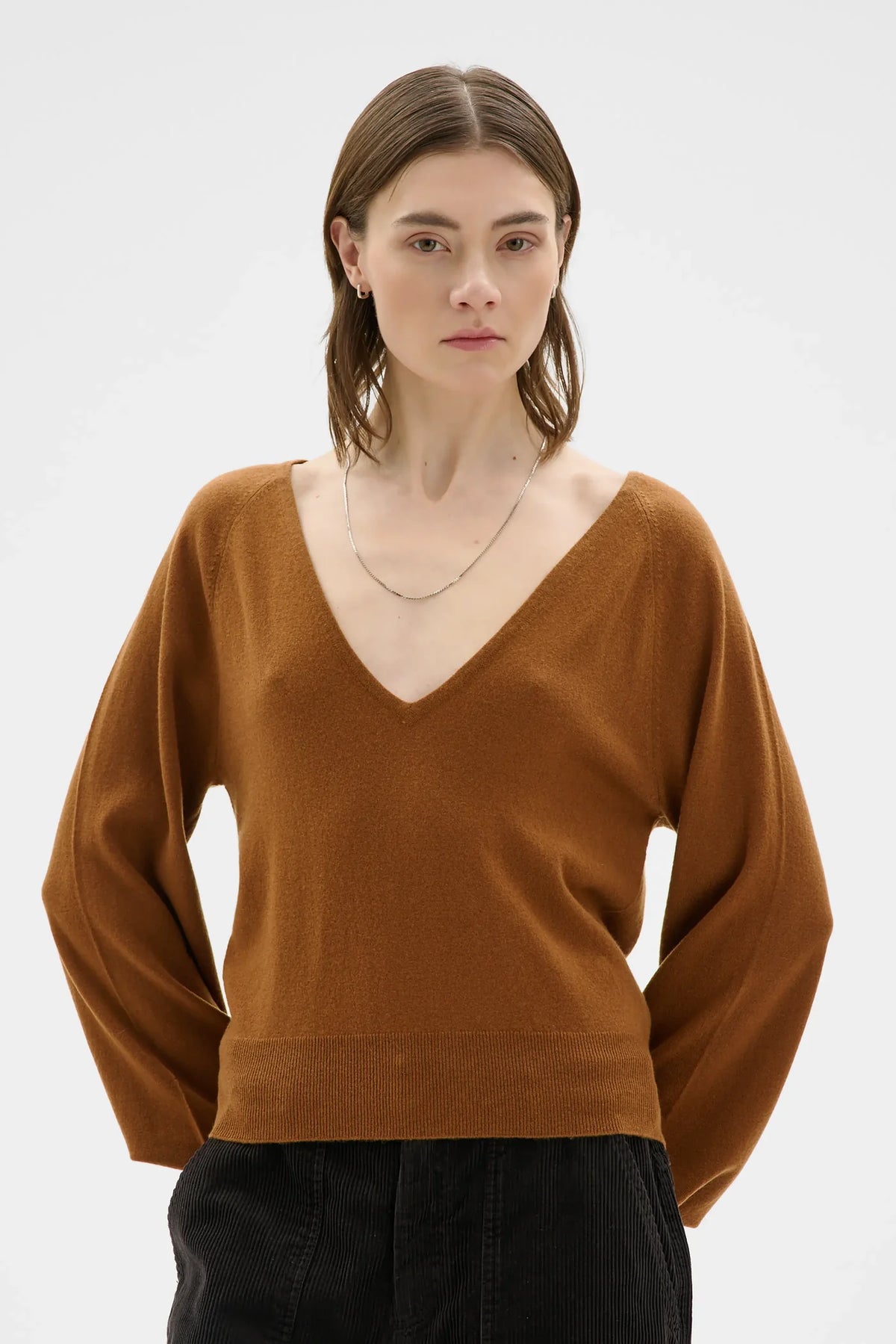 Maska Rika fine cashmere V-neck sweater in Roasted Almond Brown, knit detail | NAHARA Mendocino