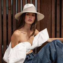 Gardenia - White/ Taupe