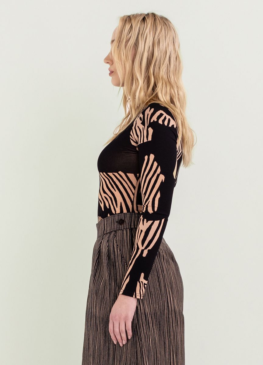 Raya Top- Black Capitan