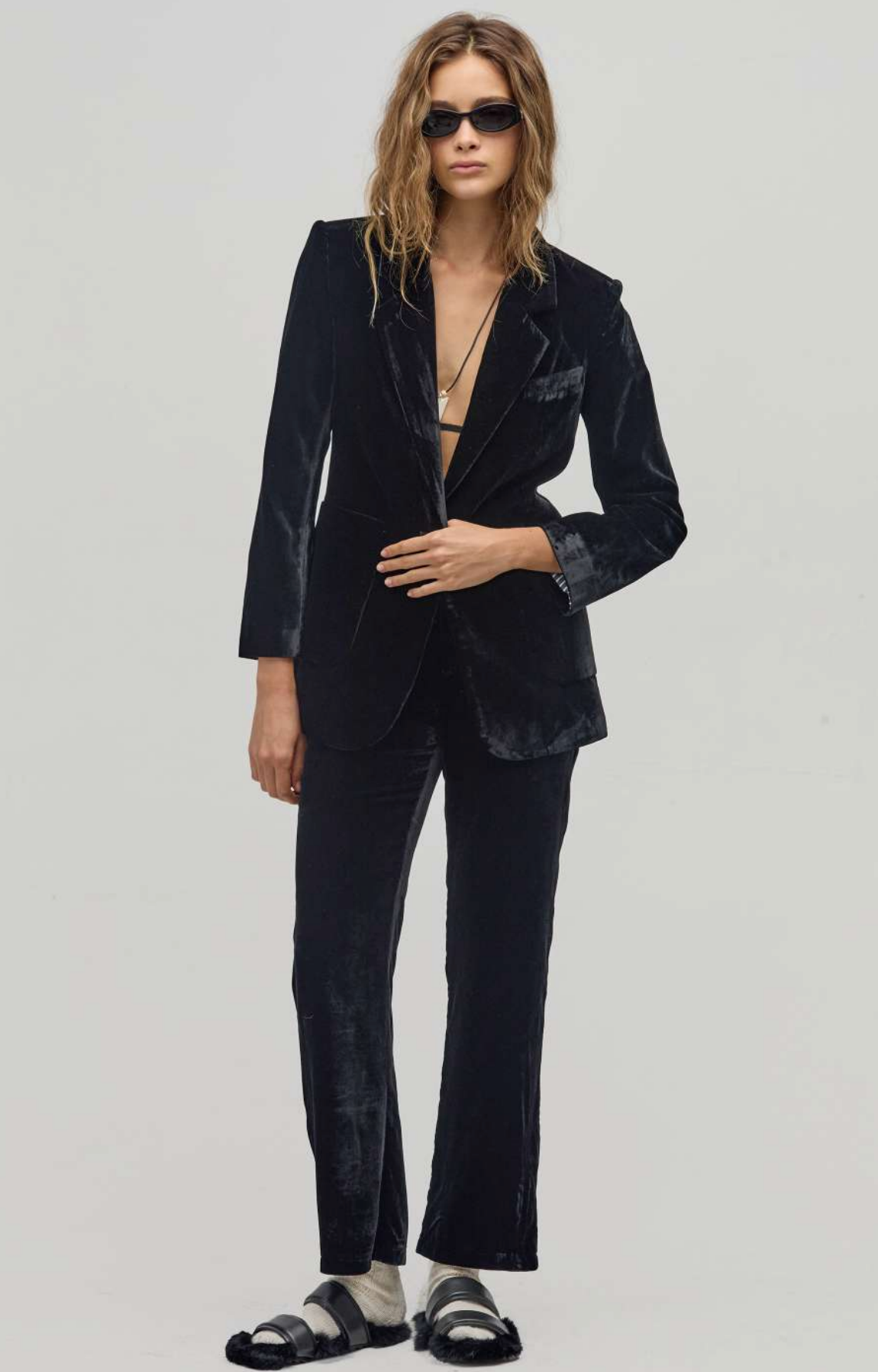 Areia Velvet Blazer- Black