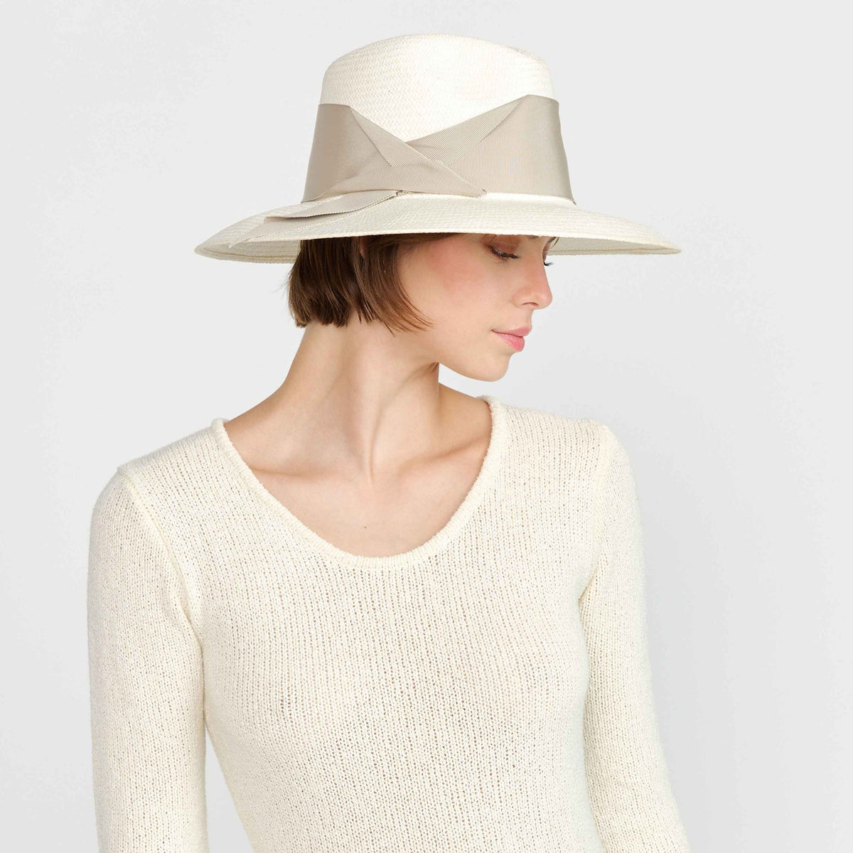 Gardenia - White/ Taupe